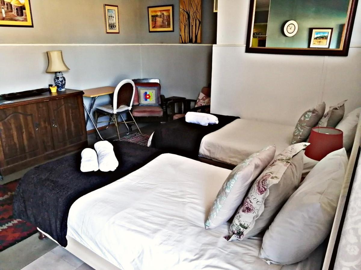 Suzie'S Coffee Shop Accommodation Bellville Dış mekan fotoğraf