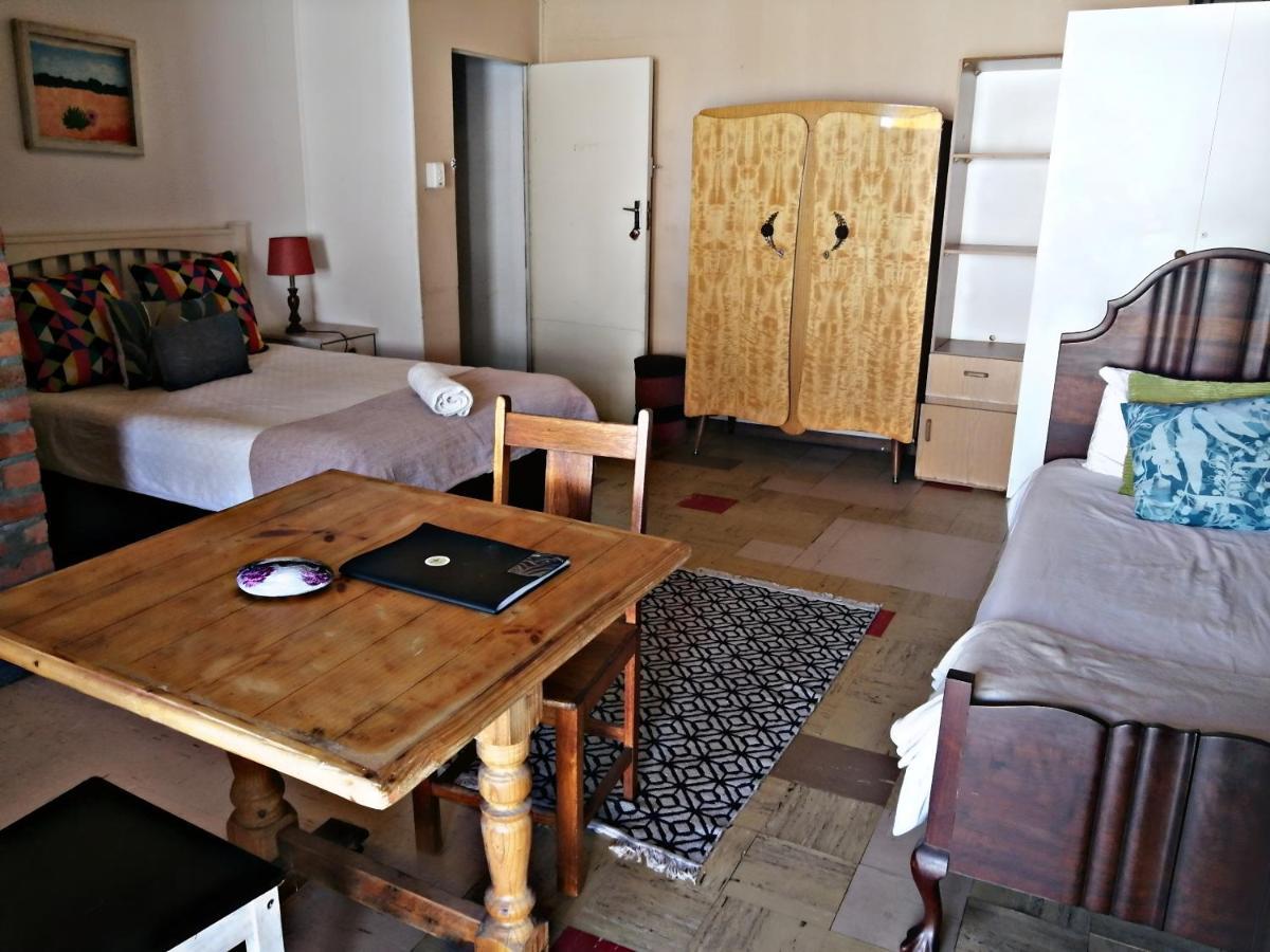 Suzie'S Coffee Shop Accommodation Bellville Dış mekan fotoğraf